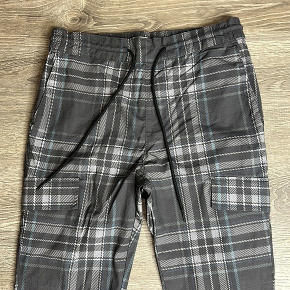 NEW PacSun Men’s Grey Plaided Nylon Cargo Pants Sz Small - Picture 5 of 13